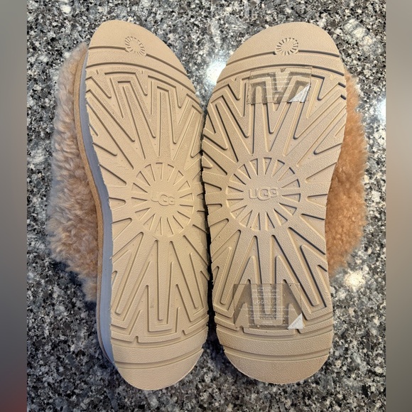 UGG Women's Maxi Curly Platform Slipper - Size 12 - Picture 2 of 4